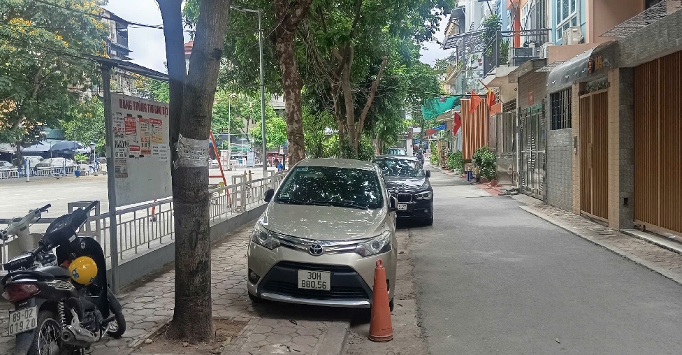 25M RA Ô TÔ ĐỖ - NHÀ ĐẸP 5 TẦNG - FULL NỘI THẤT ĐẮT TIỀN - GẦN PHỐ CẦU GIẤY