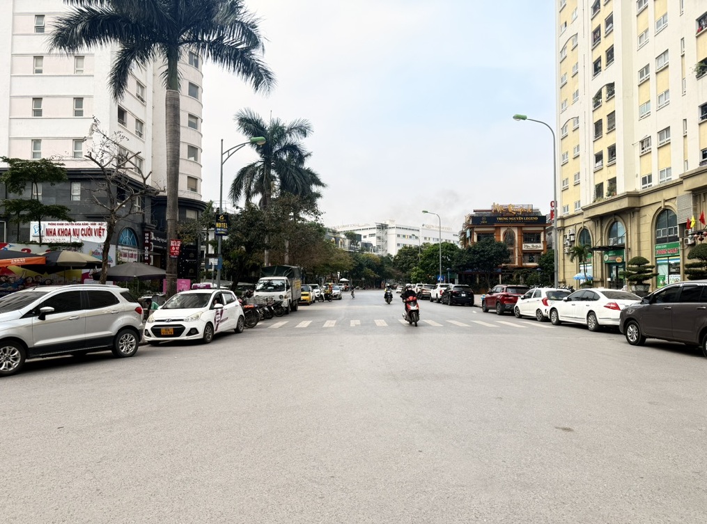 CẦU GIẤY - SỔ VUÔNG - NHÀ RỘNG - SÂN RỘNG - MẶT TIỀN KHỦNG - SÁT PHỐ - 174TR/M2