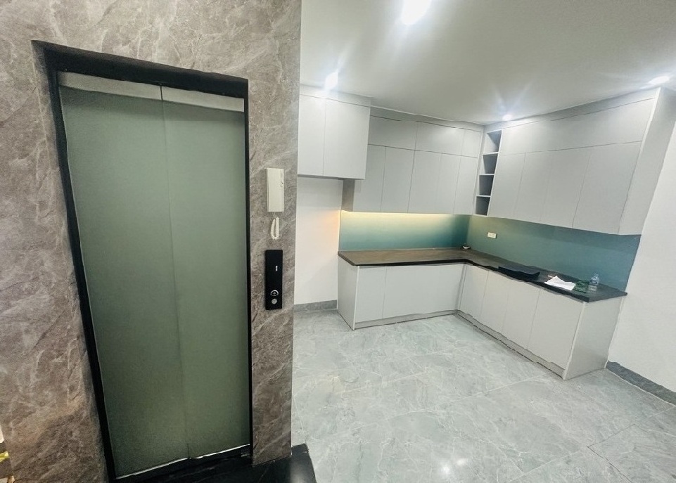 NHỈNH 10 TỶ - 5 TẦNG 50M2 - TRẦN CUNG - NHÀ ĐẸP - THANG MÁY - Ở LUÔN - FULL NỘI THẤT