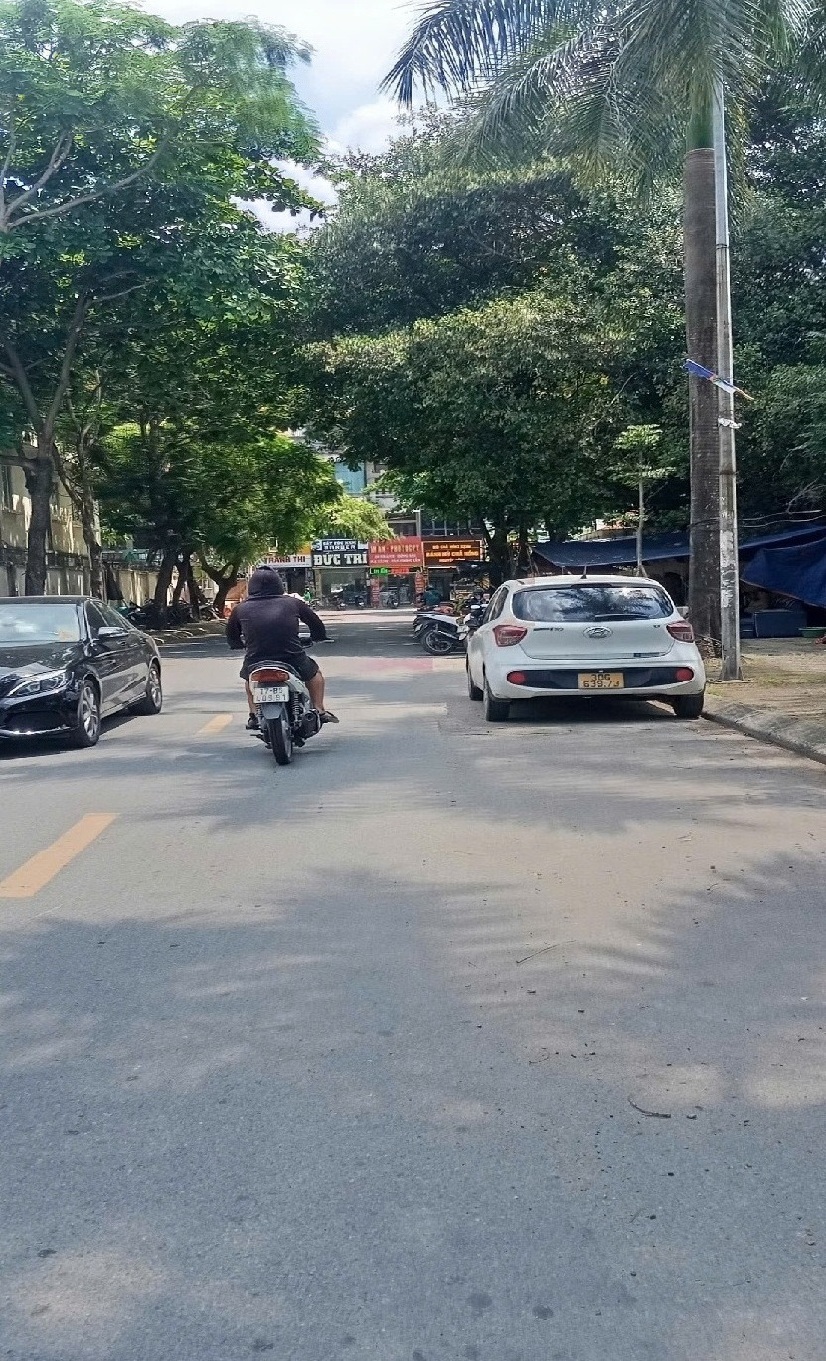 CẦU GIẤY - 5 TẦNG - NHÀ ĐẸP - SỔ VUÔNG - 40M2 - 9.1 TỶ - VÀI BƯỚC RA PHỐ