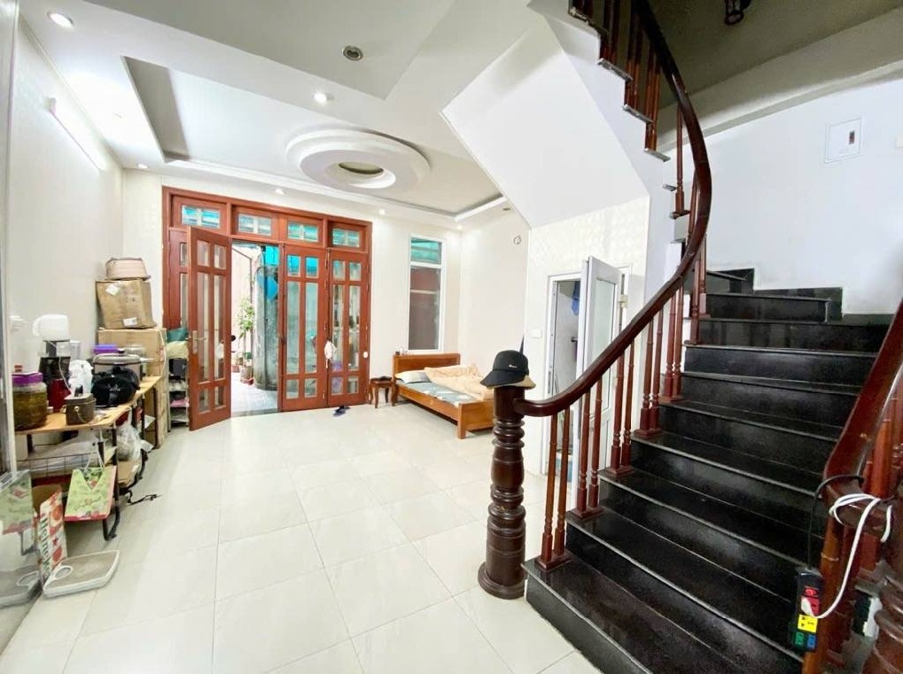 TRẦN THÁI TÔNG - NHÀ ĐẸP DÂN XÂY - 5 TẦNG 5 NGỦ 57M2 - Ô TÔ ĐỖ CỬA - SÂN RỘNG ĐỂ CHỤC XE