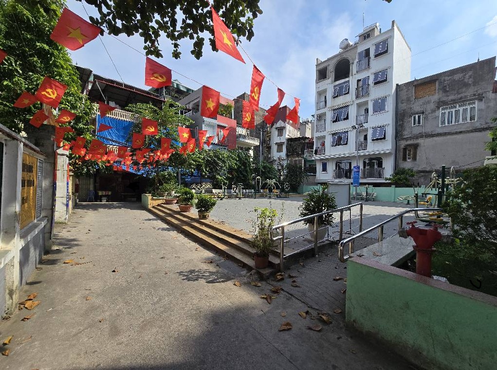 CẦU GIẤY - BA ĐÌNH - SỔ VUÔNG - NỞ HẬU - SÂN CHƠI SÁT NHÀ - 44M2 - 8.1 TỶ - FULL NỘI THẤT