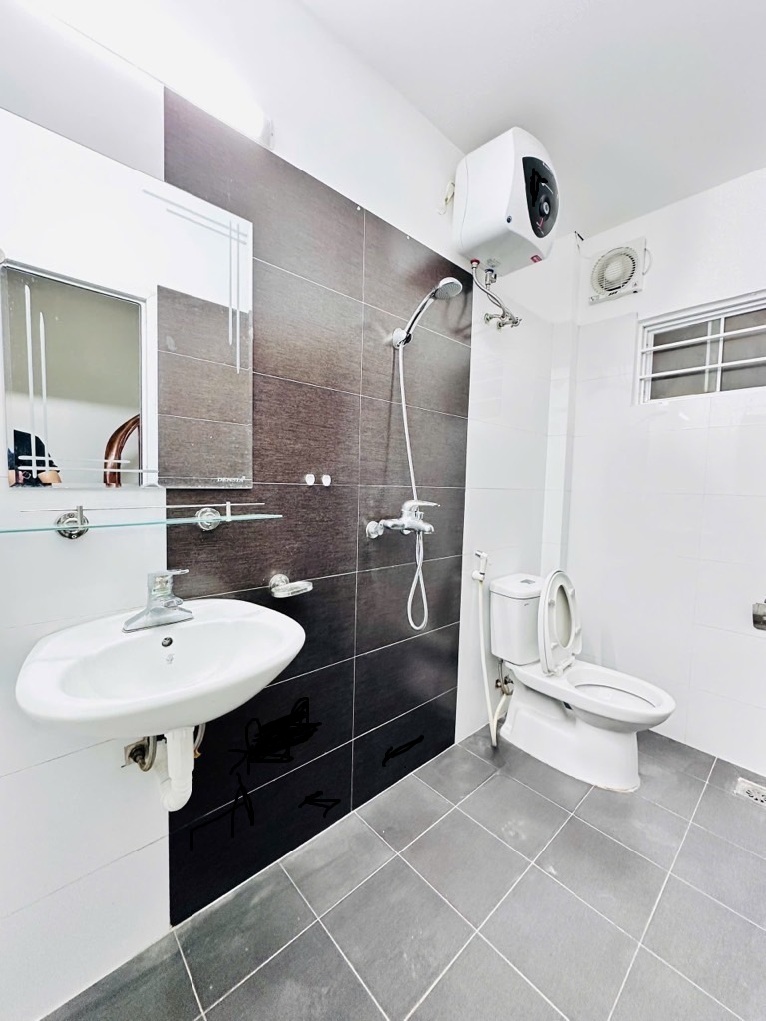 DƯƠNG QUẢNG HÀM - 30M2 - SỔ ĐẸP - NỞ HẬU - SÂN RỘNG - ĐỂ VÀI XE - NHỈNH 6 TỶ
