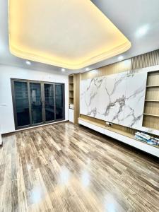 TRUNG TÂM CẦU GIẤY - NHÀ ĐẸP 6 TẦNG -  SỔ VUÔNG - OTO QUA NHÀ - 16 TỶ