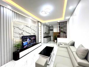 LÕI CẦU GIẤY - NHÀ ĐẸP 5 TẦNG - SỔ VUÔNG VẮN - CÔNG NĂNG ĐỈNH - 7.4 tỷ