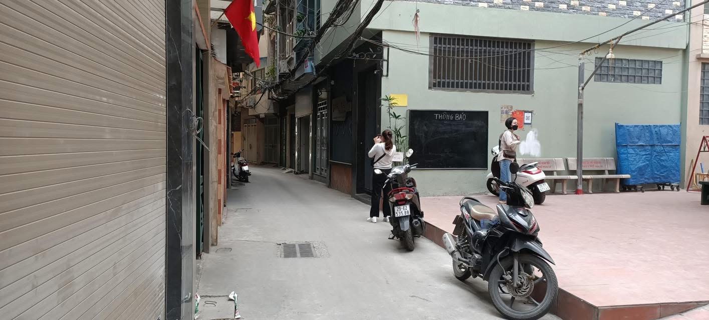 Nhà mặt phố ngõ rộng o to đỗ cửa