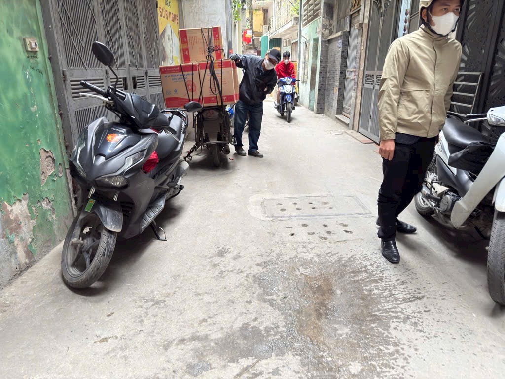 Nhà mặt phố ngõ rộng o to đỗ cửa