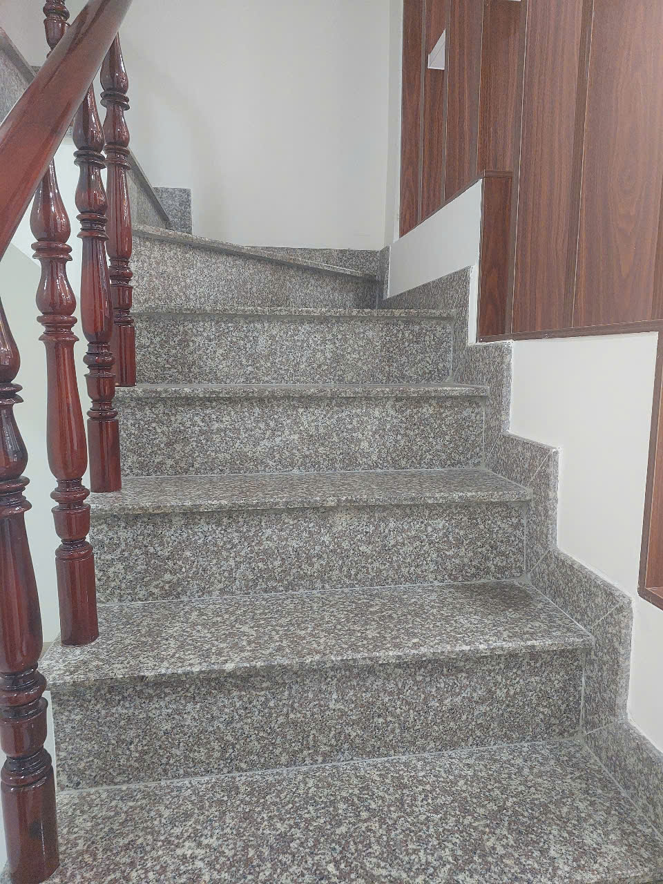 Nhà riêng Nguyễn Duy Trinh,cần về quê ở nên bán nhà nhỉnh 5ty LH 0906227839