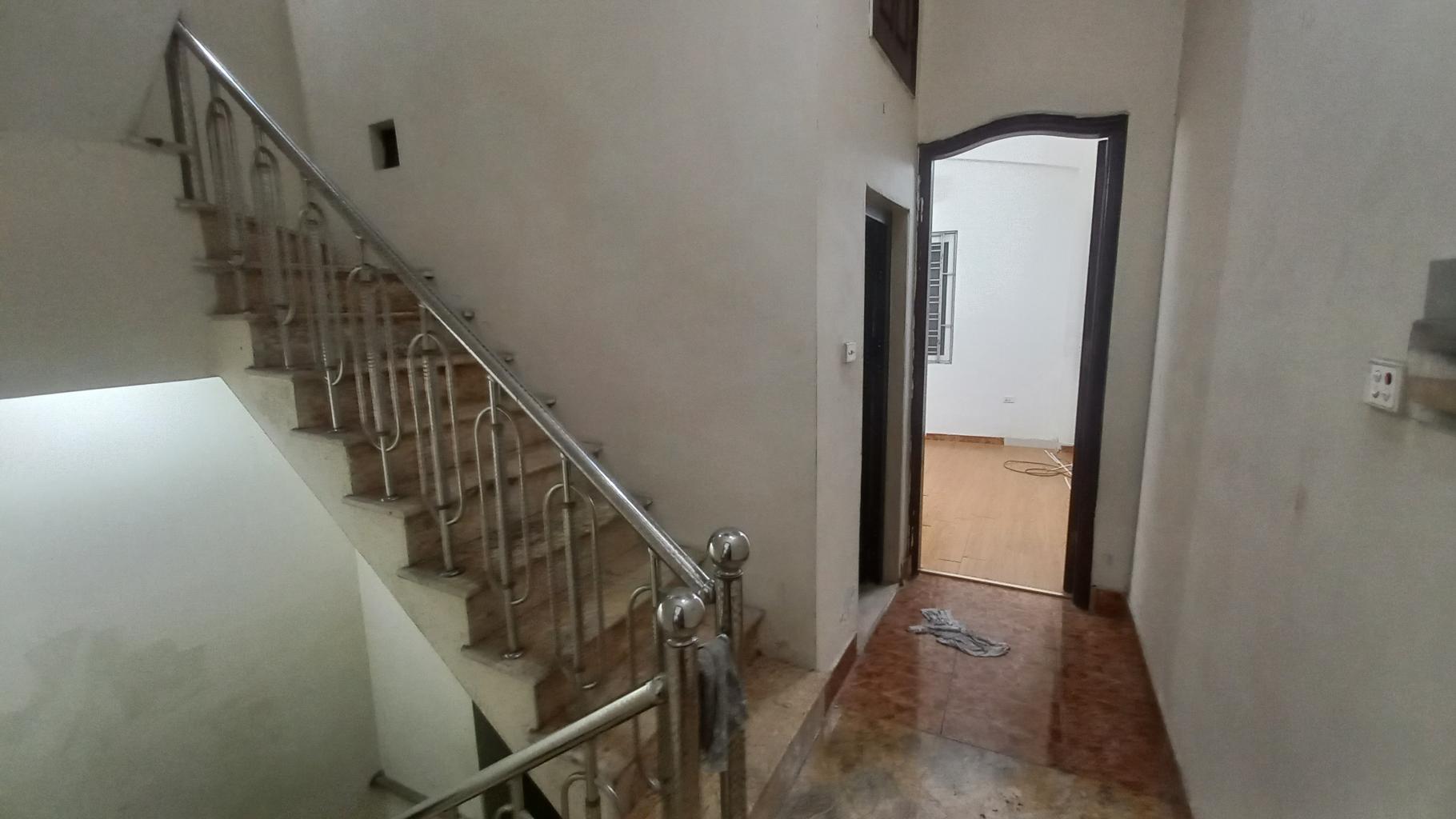 BÁN NHÀ CẦU GIẤY 45m2- 4 Tầng - 8,6 TỶ