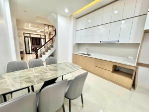 Bán nhà Đông Ngạc rẻ bất ngờ, sẵn nội thất chỉ việc xách va li về ở- 41m2- 6.5 tỷ