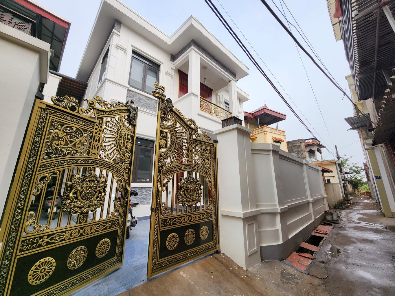 BIỆT THỰ MỚI TINH - BÁN ĐẤT TẶNG NHÀ DT 179m2, MT 15m, giá 8,5tỷ lệ chi gia lâm. Sổ chính chủ sẵn sàng sang tên  LH em:0336893385.