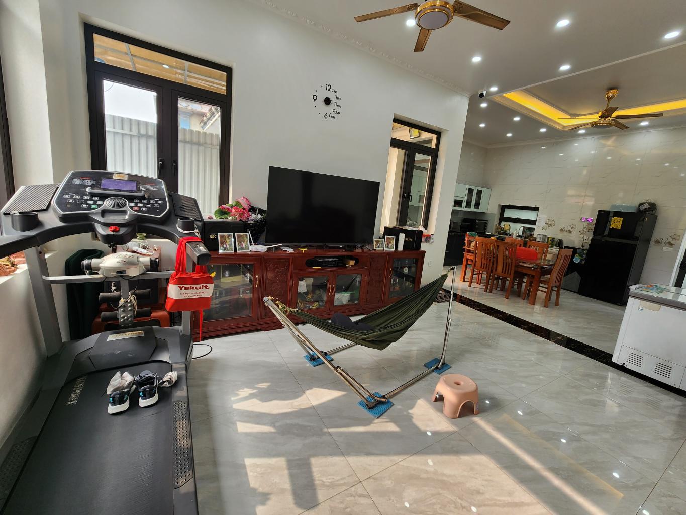 BIỆT THỰ MỚI TINH - BÁN ĐẤT TẶNG NHÀ DT 179m2, MT 15m, giá 8,5tỷ lệ chi gia lâm. Sổ chính chủ sẵn sàng sang tên  LH em:0336893385.