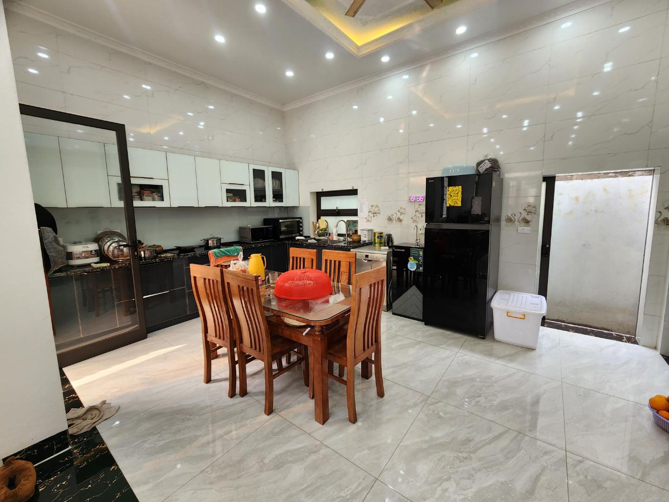 BIỆT THỰ MỚI TINH - BÁN ĐẤT TẶNG NHÀ DT 179m2, MT 15m, giá 8,5tỷ lệ chi gia lâm. Sổ chính chủ sẵn sàng sang tên  LH em:0336893385.