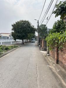 BÁN. ĐẤT ĐẸP - NGÕ ÔTÔ TRÁNH THÔNG - VIEW HỒ - TIỀM NĂNG. DT 72m2, MT4,5m, giá 5,7tỷ. Mua là thuận_ở là an. Giao tất_ thuận an_ hà nội. Lh:0336893385.