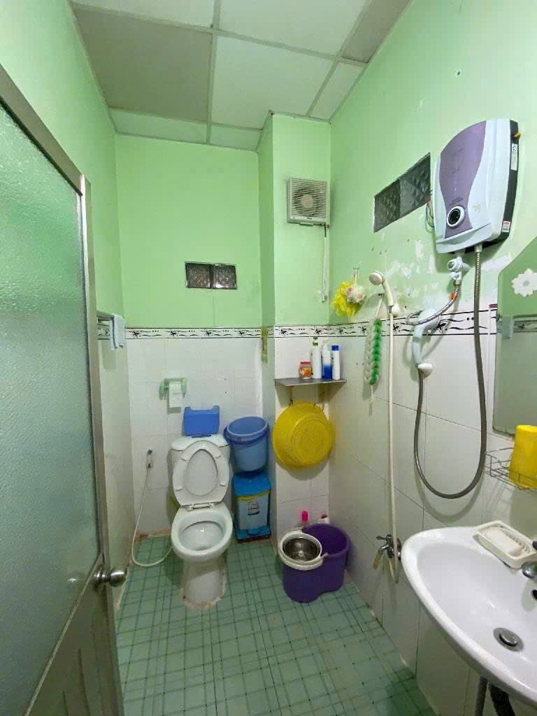 Nhà Bùi điền giảm mạnh xe tải tới nhà hẻm thông q8