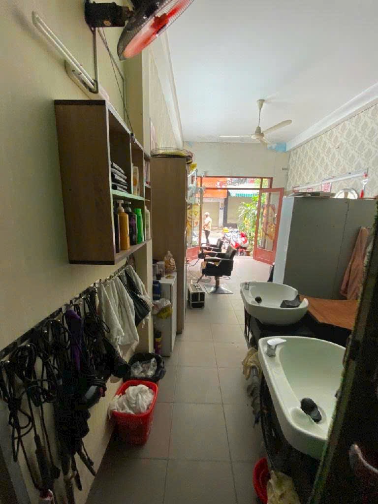 Nhà Bùi điền giảm mạnh xe tải tới nhà hẻm thông q8