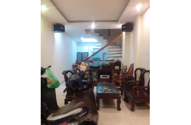 Phố Tứ Liên- Nhà đẹp- Ô tô gần nhà- Sổ vuông- 3.85 tỷ.