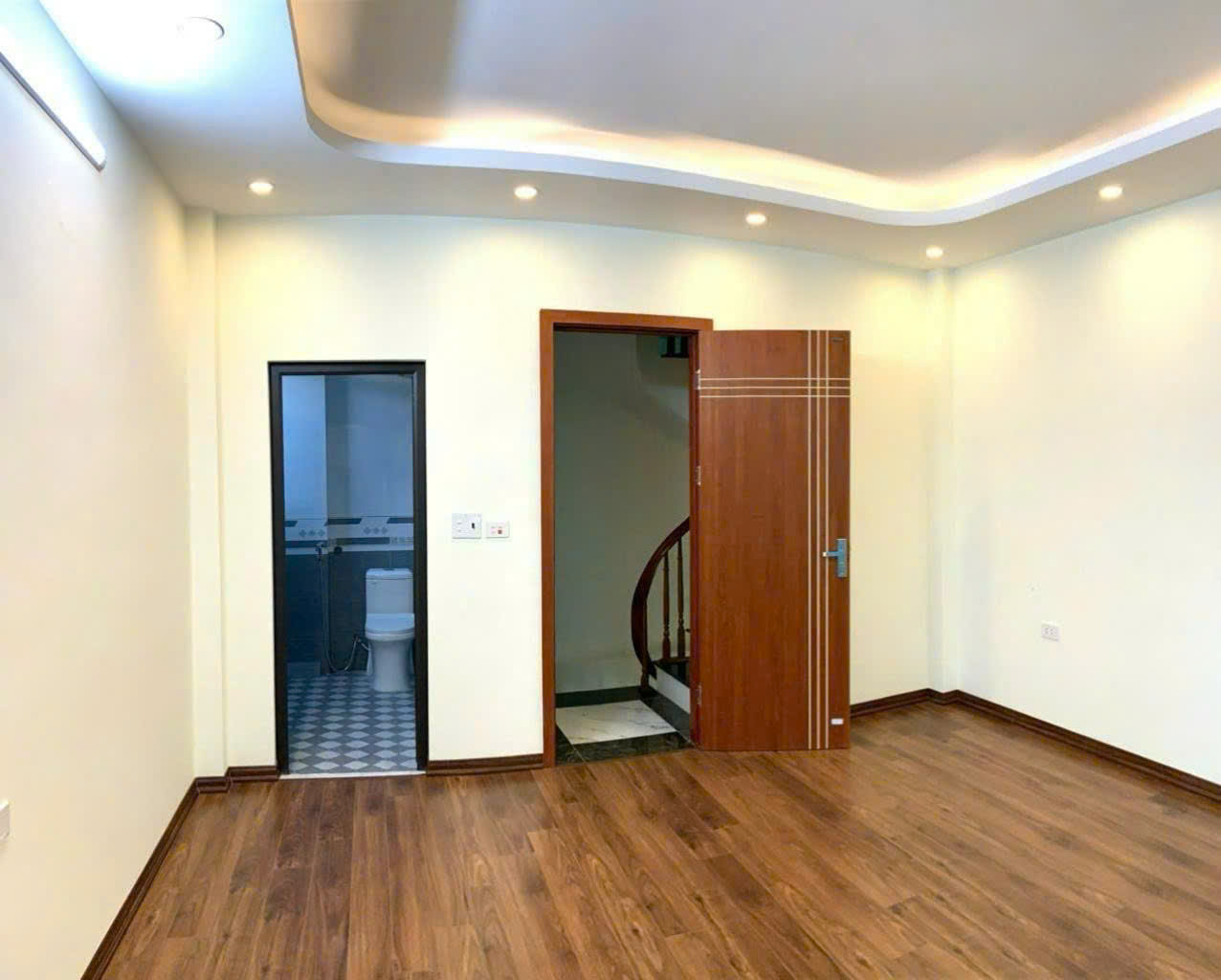 NHÀ NGAY CHỢ PHƯỢNG-40M2-3PN-2.4 TỶ