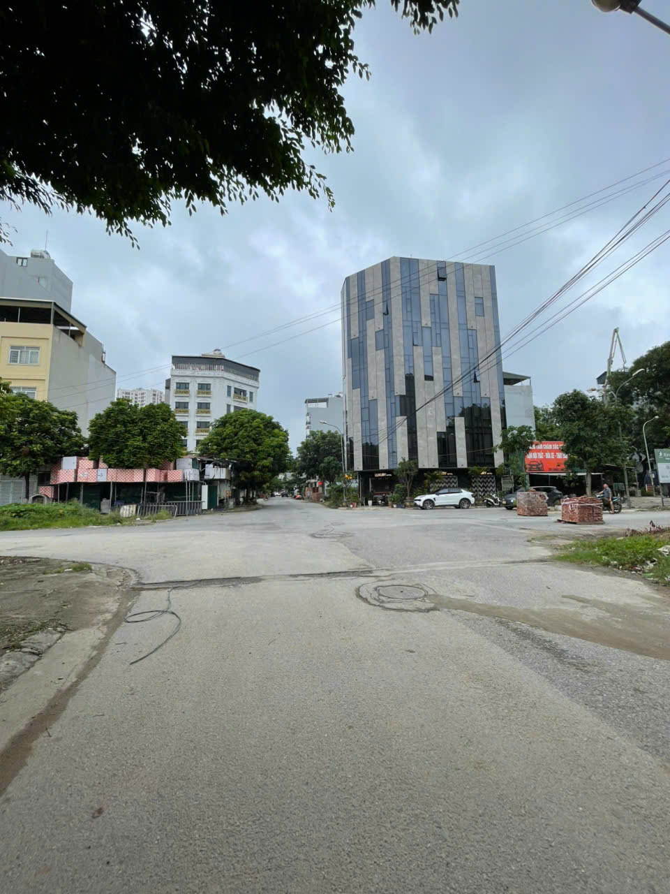 BÁN NHÀ DÒNG TIỀN, SÁT BẾN XE YÊN NGHĨA, 7 TẦNG, THANG MÁY,ĐƯỜNG LỚN, GIÁ 16.35 TỶ.