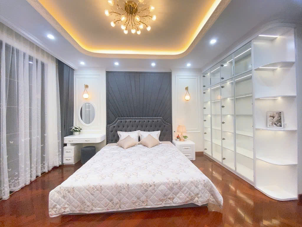 BÁN NHÀ MỚI ĐẸP LONG LANH, NGÃ 3 VĂN PHÚ, DIỆN TÍCH 50M2, 7 TẦNG, THANG MÁY, GIÁ 21 TỶ.