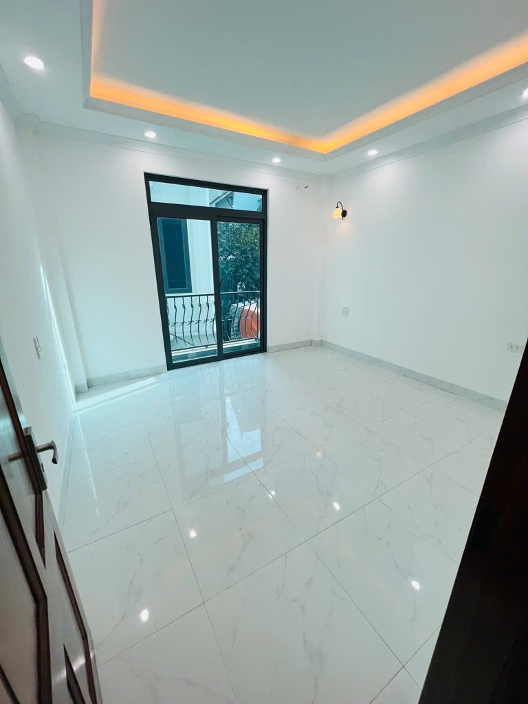 BÁN NHÀ YÊN NGHĨA, GẦN ĐH PHENNIKAA, DIỆN TÍCH 37M, 5 TẦNG , GIÁ 6.1 TỶ.