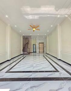 BÁN NHÀ MỚI ĐẸP LONG LANH, NGÃ 3 VĂN PHÚ, DIỆN TÍCH 50M2, 7 TẦNG, THANG MÁY, GIÁ 21 TỶ.