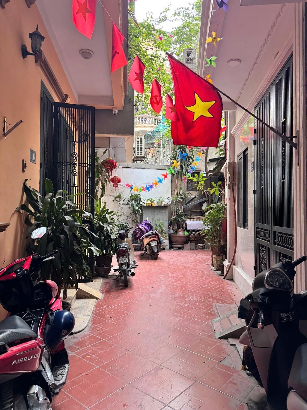 Trường Chinh,hàng hott 36m2 6,1 Tỷ 3 gác đỗ cửa nhà