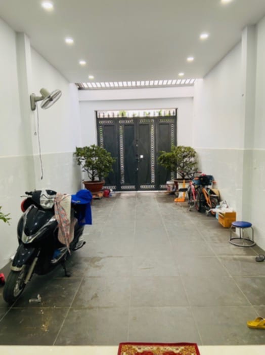 Nhà mt kinh doanh Thạnh Lộc 31, xe hơi đậu trong nhà, giá #7ty6