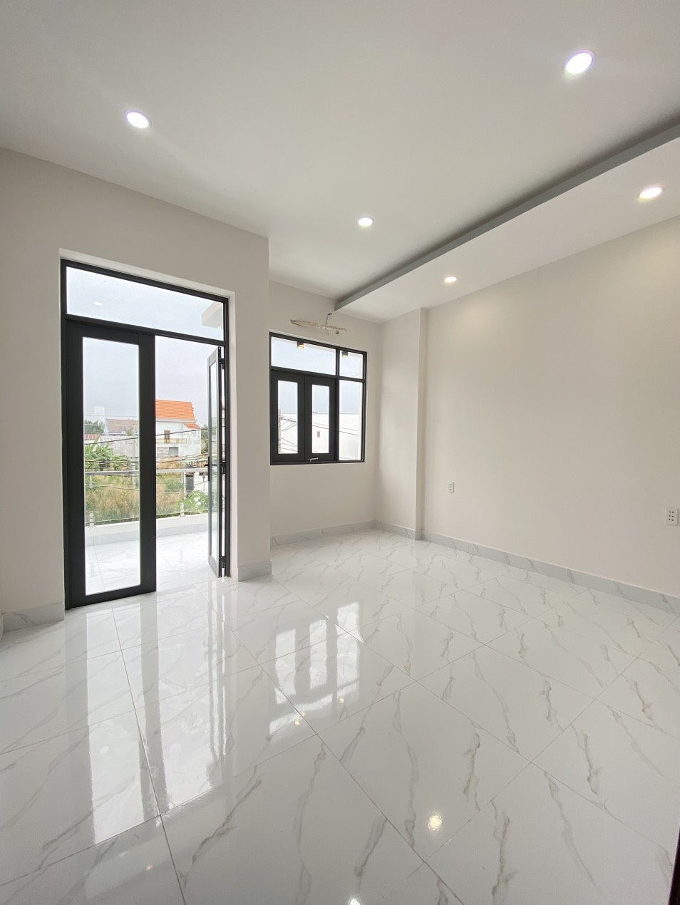 NHÀ PHỐ MỚI XÂY DTSD 150M2 CHỈ 2T580-LÊ VĂN LƯƠNG NỐI DÀI LONG HẬU