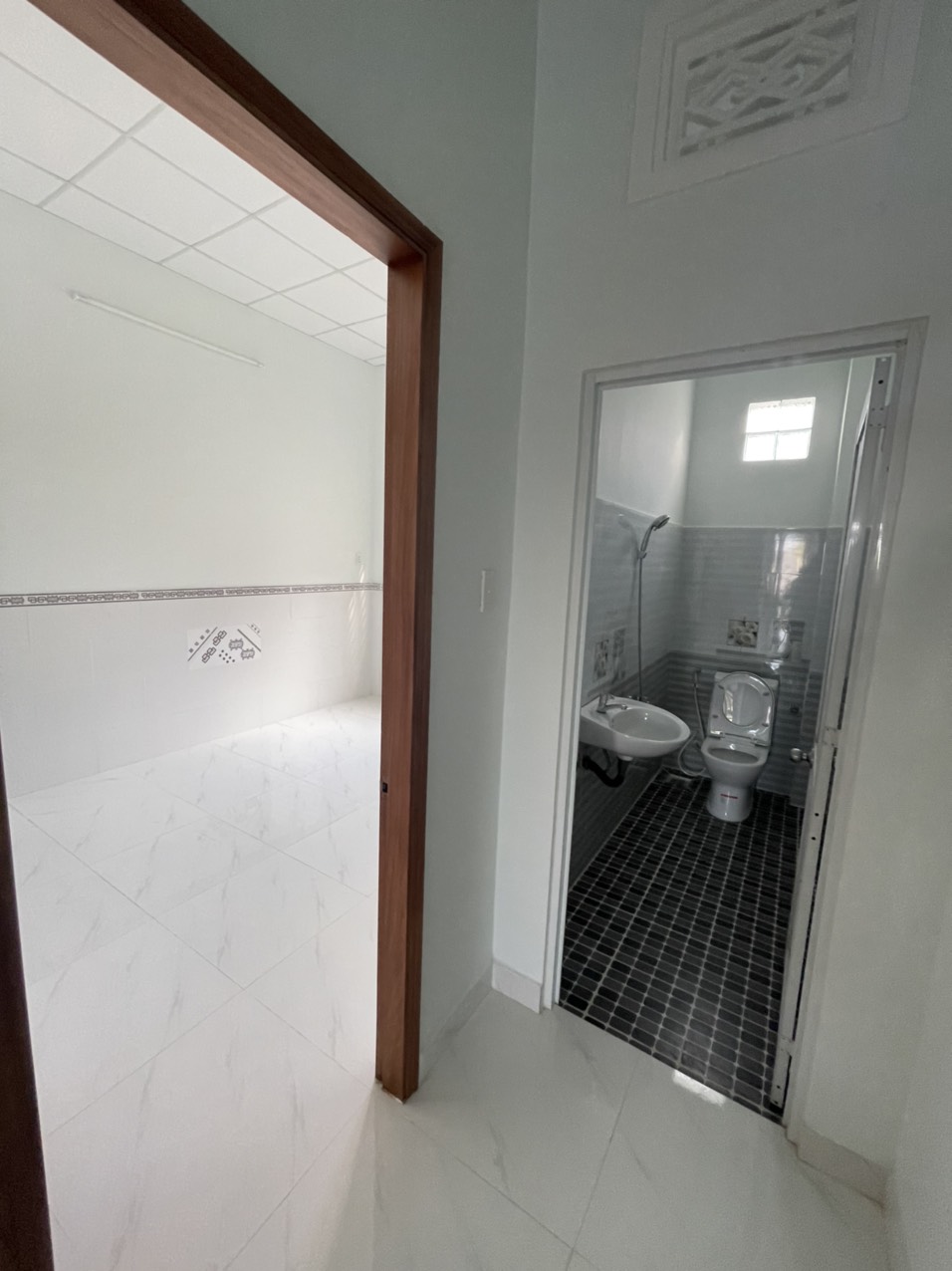 NHÀ PHỐ KDC HOÀNG HOA LONG HẬU -LÊ VĂN LƯƠNG NỐI DÀI CHỈ 3TY