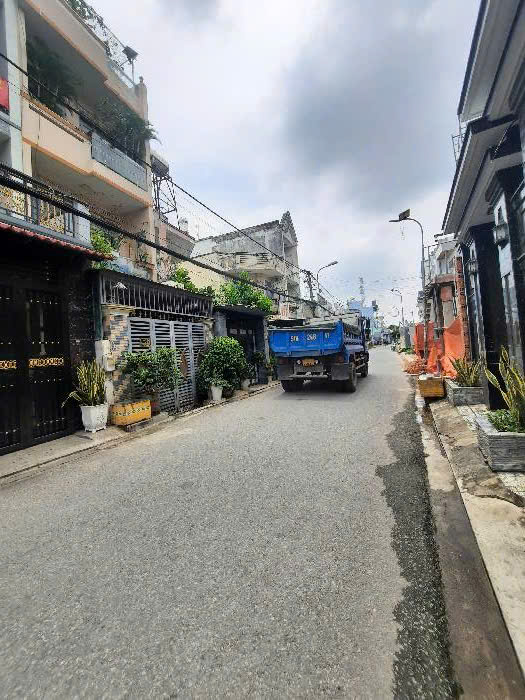 NHÀ MẶT TIỀN VỪA Ở VỪA KINH DOANH - ĐƯỜNG THÔNG TỨ TUNG DÂN CƯ ĐÔNG ĐÚC - KHU TOÀN BIỆT THỰ VÀ NHÀ PHỐ DÂN TRÍ CAO RÁO SACH SẼ