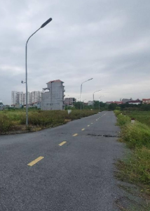 Đất Cổ Bi - Ngõ thông - Ô tô đỗ cửa - Gần trường, gần chợ Diện tích 46 m2 mặt tiền 4 m Sổ đỏ chính chủ cất két sẵn sàng giao dịch. Liên hệ SĐT 0833639835 để được tư vấn và xem nhà.