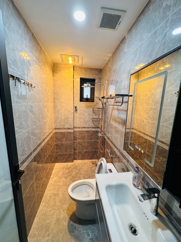 Lạc Long Quân Hồ Tây thang máy 6T