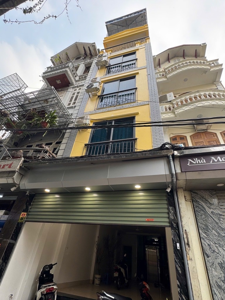 Lạc Long Quân Hồ Tây thang máy 6T