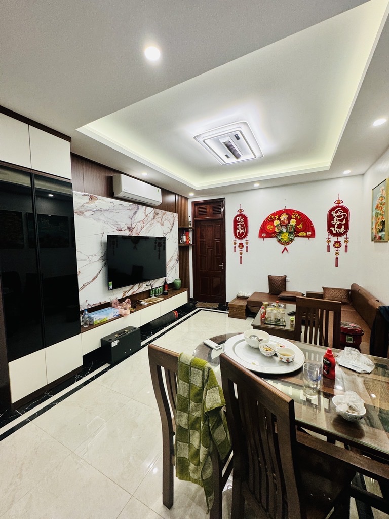 Lạc Long Quân Hồ Tây thang máy 6T