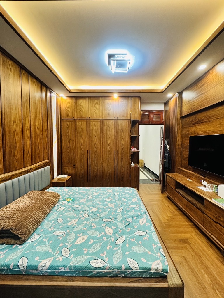 Lạc Long Quân Hồ Tây thang máy 6T