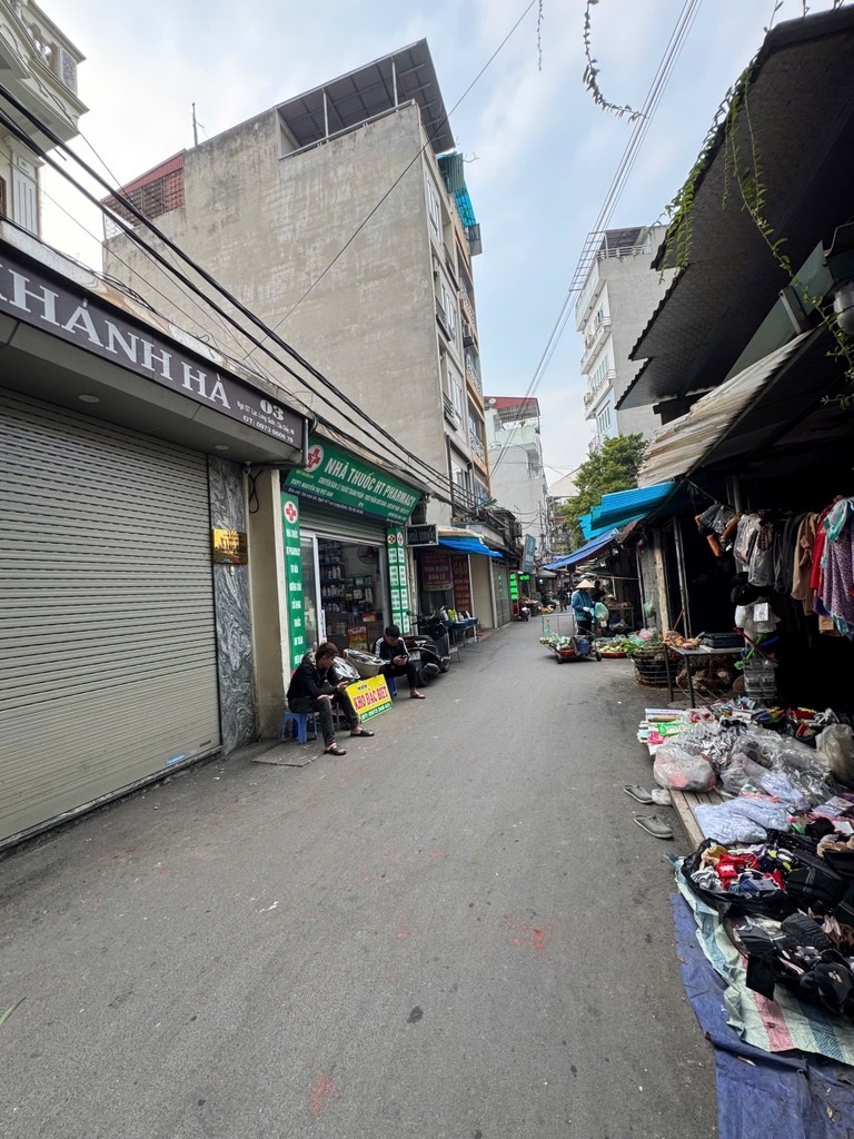 Lạc Long Quân Hồ Tây thang máy 6T