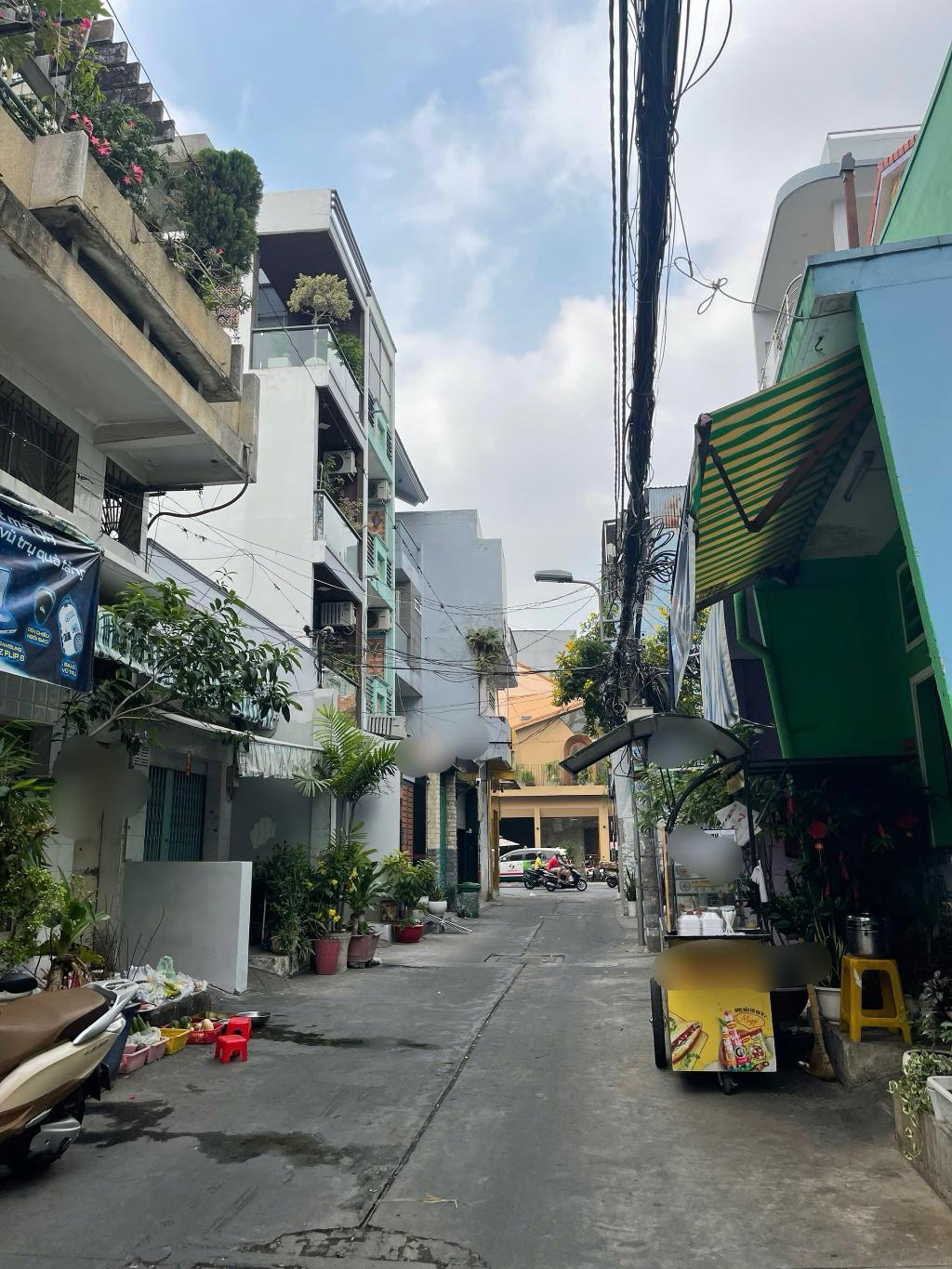 NHÀ ĐẸP ÔNG ÍCH KHIÊM, QUẬN 11, KHU TRUNG TÂM, HXH, 36M2, CHỈ 5 TỎI.