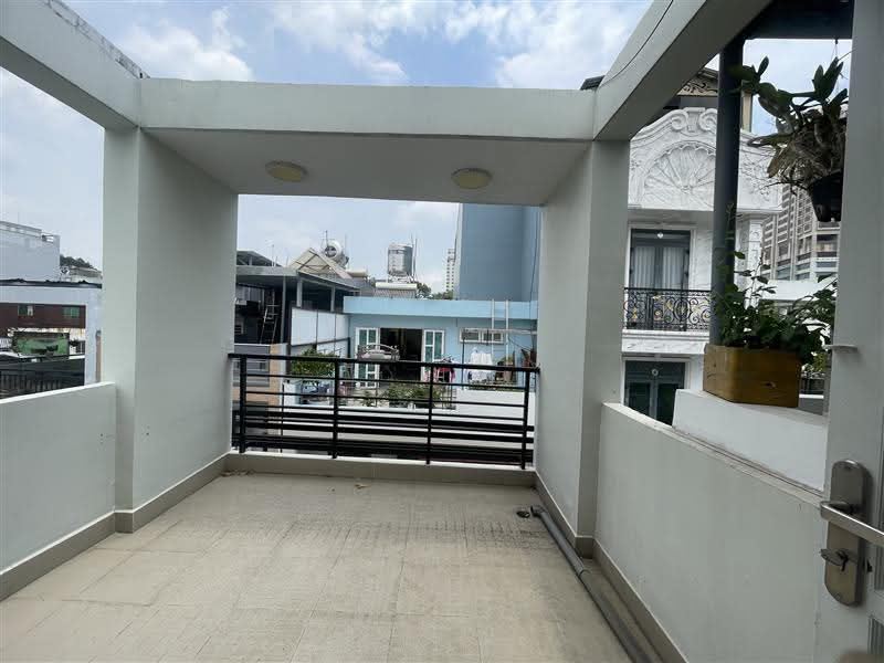 CHỈ HƠN 8 TỶ - MỚI ĐẸP SANG TRỌNG - TRUNG TÂM QUẬN 5 - LÊ HỒNG PHONG  - 4 TẦNG BTCT