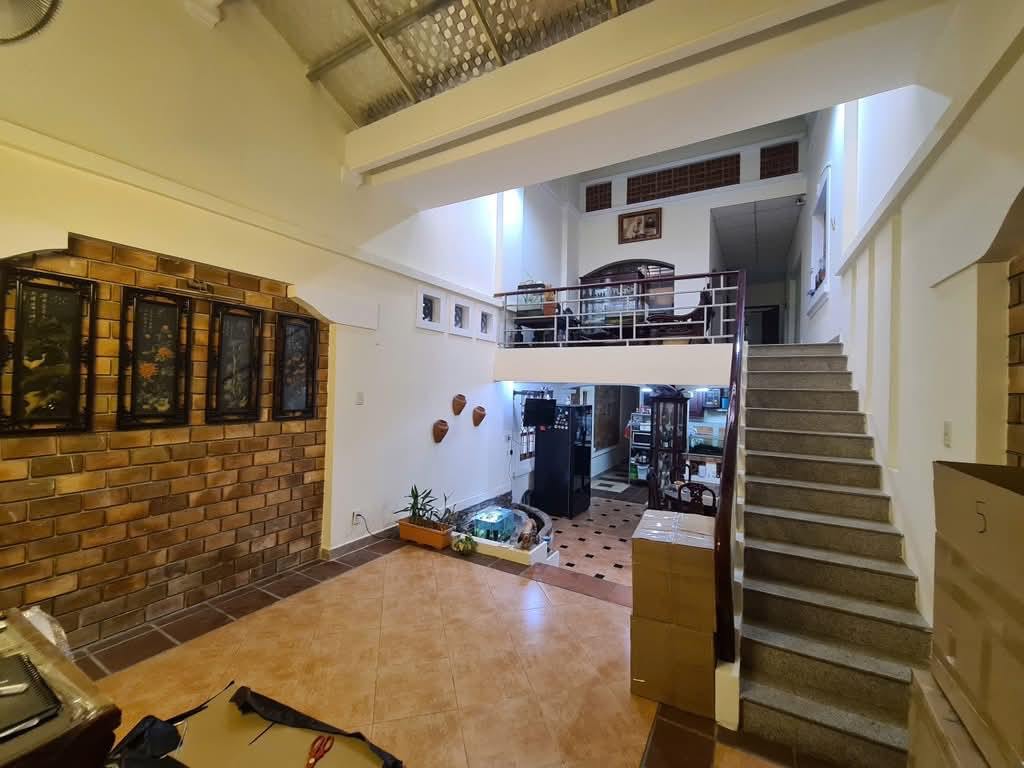 NHÀ RỘNG 100M2 - QUẬN 10 - 1 TRỆT 1 LẦU BTCT -THÀNH THÁI