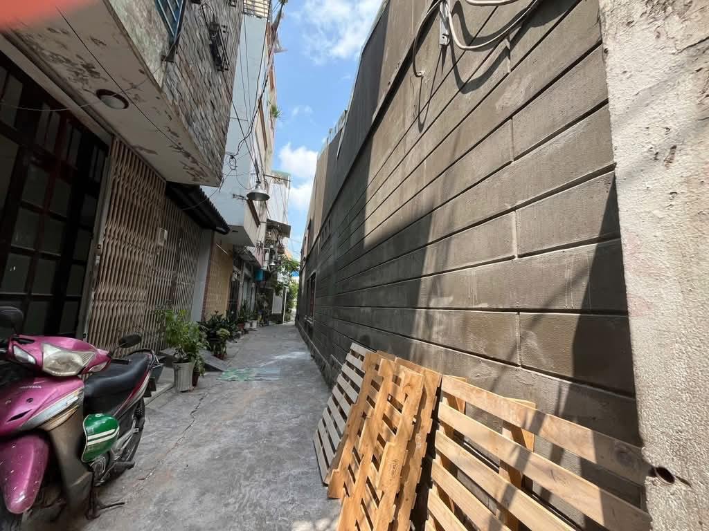 RỘNG 100M2 - TRUNG TÂM QUẬN 10 CHỈ HƠN 20 TỶ - VÀI BƯỚC RA HẺM XE TẢI - 1 TRỆT 1 LỬNG BTCT