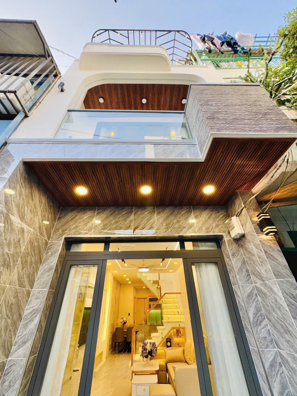 Sang nhượng tòa nhà Kinh doanh Dương Bá Trạc,Q8,TPHCM DTSD 1090MV DT 195mv