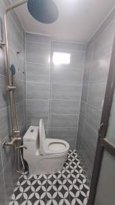 Nhỉnh 5 tỷ có nhà 6 tầng mặt phố, sổ hoa hậu.