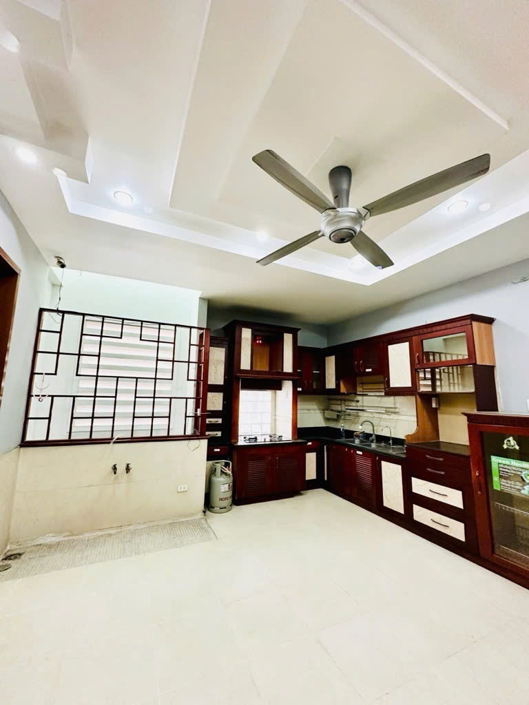 ĐƯỜNG NHỰA 6M KINH DOANH - CÓ VỈA HÈ -KHU VÍP TÂN SƠN NHÌ - KINH DOANH TỐT -XE HƠI NGỦ TRONG NHÀ - NHÀ 4 TẦNG MỚI ĐẸP - NỘI THẤT GỖ CAO CẤP ĐẸP - CÓ CHỪA CHỖ GẮN THANG MÁY