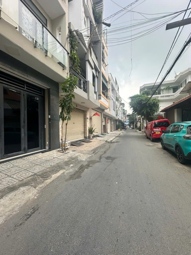 ĐƯỜNG NHỰA 6M KINH DOANH - CÓ VỈA HÈ -KHU VÍP TÂN SƠN NHÌ - KINH DOANH TỐT -XE HƠI NGỦ TRONG NHÀ - NHÀ 4 TẦNG MỚI ĐẸP - NỘI THẤT GỖ CAO CẤP ĐẸP - CÓ CHỪA CHỖ GẮN THANG MÁY