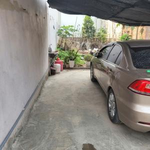Đường thông ôtô vào đất, trước mặt quy hoạch trường học