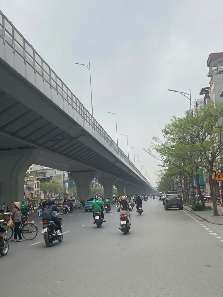 Mặt phố Minh Khai- HBT khu vực trung tâm kinh tế, Mặt tiền 2,9m, giá bán chỉ 5,4 tỷ