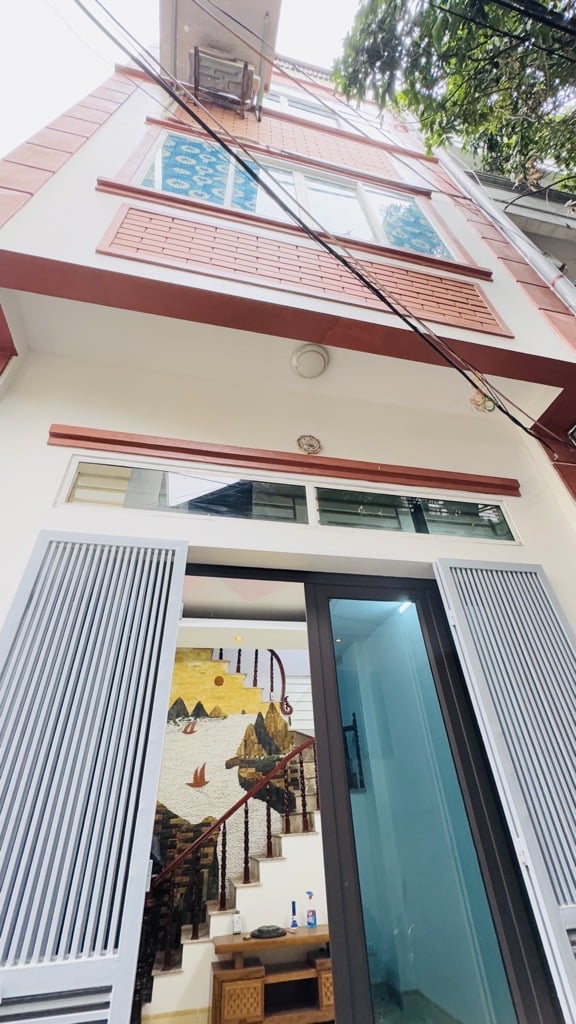 BÁN NHÀ Ỷ LA, DƯƠNG NỘI, DÂN XÂY, NHÀ ĐẸP 38M2, GIÁ 5,X TỶ