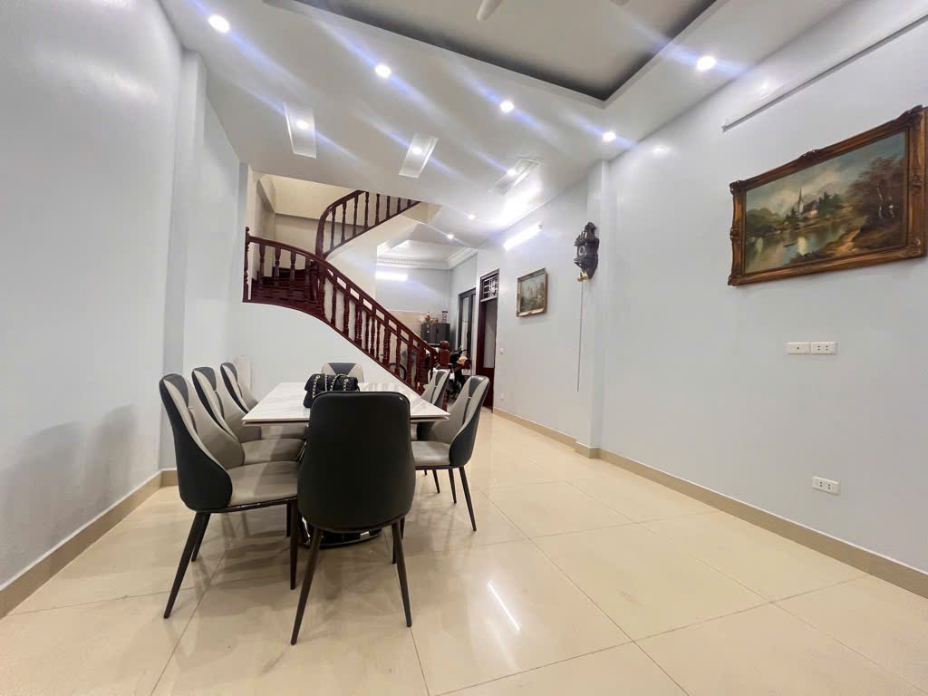 KIM MÃ - BA ĐÌNH- 30M RA PHỐ-MẶT NGÕ THÔNG -FULL NỘI THẤT-NỞ HẬU