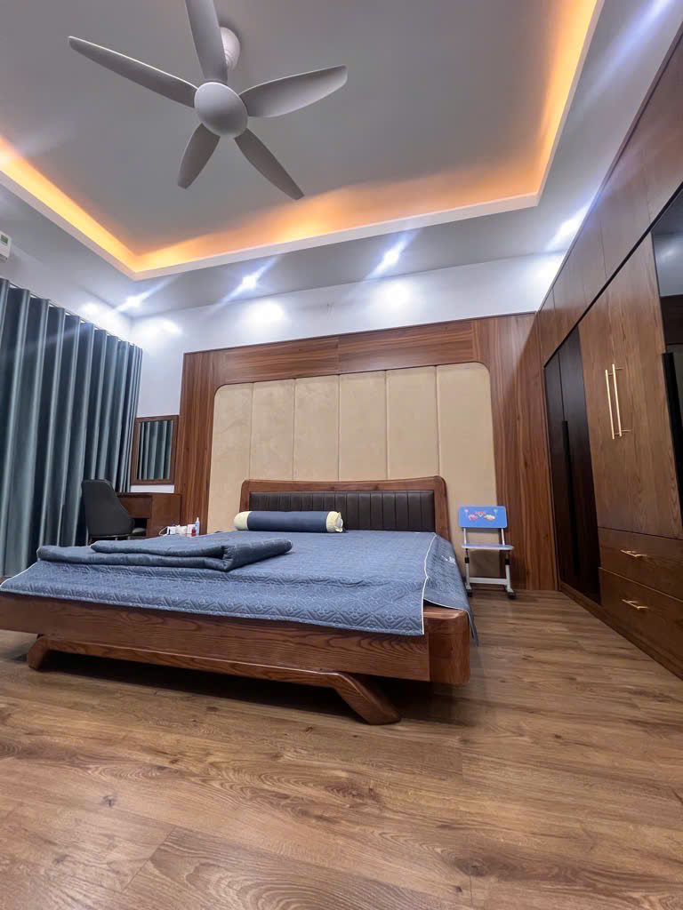 KIM MÃ - BA ĐÌNH- 30M RA PHỐ-MẶT NGÕ THÔNG -FULL NỘI THẤT-NỞ HẬU